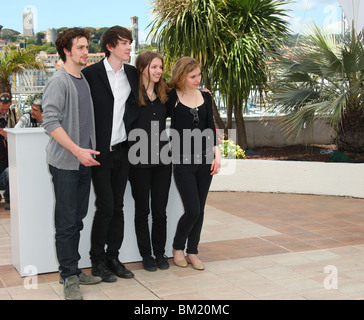 AARON JOHNSON MATTHEW BEARD HANNAH MURRAY & IMOGEN POOTS CHATROOM PHOTOCALL CANNES FILM FESTIVAL 2010 PALAIS DES FESTIVAL CA Banque D'Images