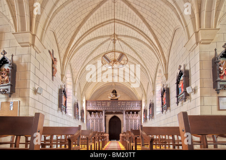 Intérieur de l'église paroissiale, ville de La Vraie Croix, Departament de Morbihan, Bretagne, France Banque D'Images