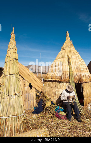 L'Île Uros, Lac Titicaca, Pérou, Amérique du Sud Banque D'Images