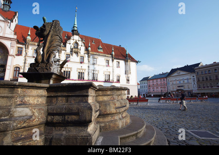 Hercules fontaine en face de l'Hôtel de ville dans la région de Square (Horni Namesti), Olomouc, en Moravie, République Tchèque, Europe Banque D'Images