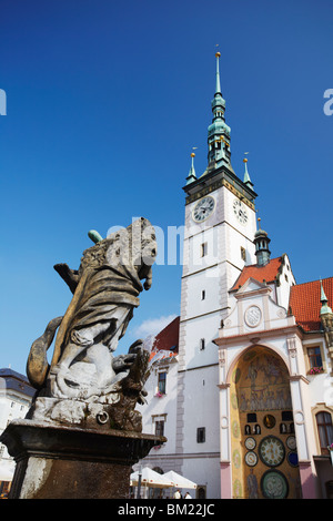 Hercules fontaine en face de l'Hôtel de ville dans la région de Square (Horni Namesti), Olomouc, en Moravie, République Tchèque, Europe Banque D'Images