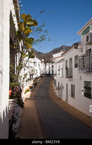 Un Pueblo Benalmedina white hill village sur la Costa del Sol, Andalousie, Espagne Banque D'Images