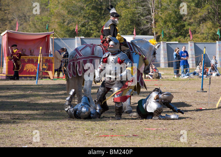 Gainesville FL - Jan 2009 - Last Man Standing match de tournoi après combat à l'épée et joutes à Hoggetowne sur champ de foire médiévale Banque D'Images