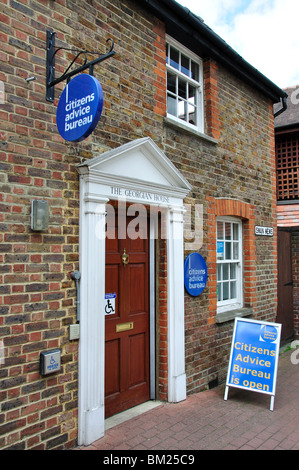 Le Bureau de conseil aux citoyens, Swan Mews, High Street, Leatherhead, Surrey, Angleterre, Royaume-Uni Banque D'Images