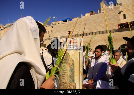 Maison de Souccot, la Bénédiction sacerdotale cérémonie au mur occidental, une prière avec les quatre espèces Banque D'Images