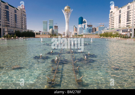 Fontaines à tour Bayterek, Astana, Kazakhstan, en Asie centrale Banque D'Images