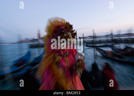 Carnaval de Venise, Place San Marco avec l'île San Giorgio en arrière-plan, Venise, Vénétie, Italie, Europe Banque D'Images