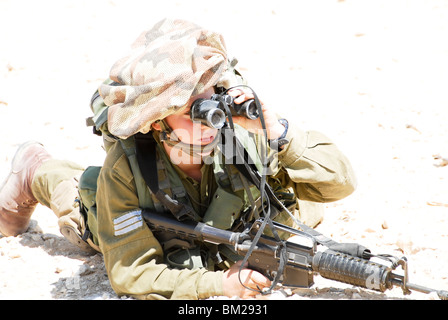 Les soldats de l'infanterie israélienne dans le désert de formation Banque D'Images