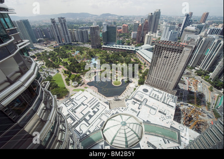 Vue depuis Les Tours Petronas skybridge, Kuala Lumpur, Malaisie, en Asie du sud-est Banque D'Images