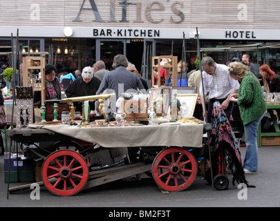 Bermondsey Square Antiques Market Stall Londres Mai 2010 Banque D'Images