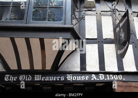 Inscrivez-vous sur l'ancienne maison du tisserand et le restaurant High Street Cantebury Kent England Banque D'Images