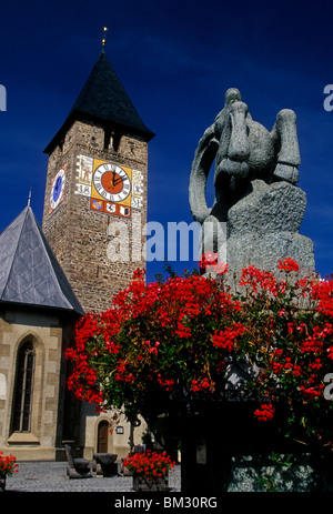 Tour de l'horloge, l'église Jakobskirche, Jakobs, ville de Klosters, Davos, Grisons, Grisons, Suisse, Europe Banque D'Images