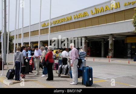 L'aéroport de Milas Bodrum Hava Limani extérieur de l'immeuble dans la région côtière de la mer Égée de la Turquie Banque D'Images