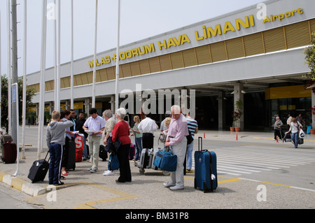 L'aéroport de Milas Bodrum Hava Limani extérieur de l'immeuble dans la région côtière de la mer Égée de la Turquie Banque D'Images