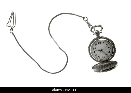 Ancienne montre de poche en argent avec chaîne, horloge isolated over white Banque D'Images