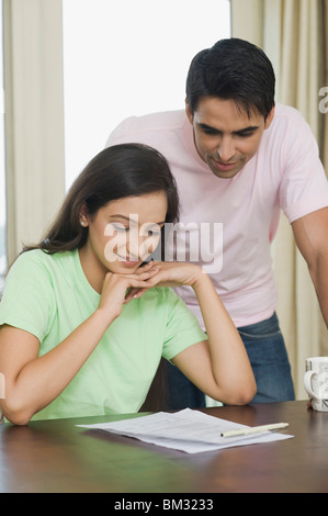 Couple à la maison Banque D'Images