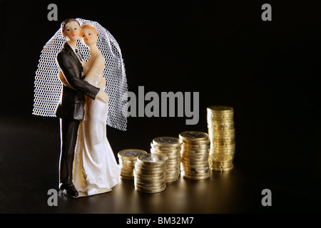 Amour et argent métaphore, mariage du prince et de pièces d'or Banque D'Images