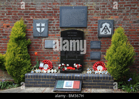 Étoile d'Italie Memorial Association dans les jardins de la tour de l'Ouest Angleterre Kent Cantebury Banque D'Images