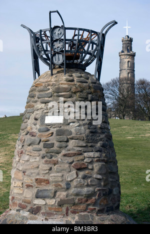 Un phare/cairn sur Calton Hill, Édimbourg pour commémorer les personnes qui ont fait campagne pour un Parlement écossais. Banque D'Images