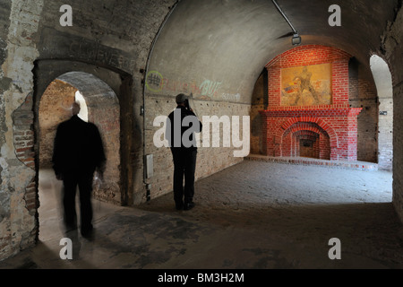 Peinture murale allemand Der Barbar datant de la Première Guerre mondiale sur la cheminée dans le Fort Napoléon à Ostende, Belgique Banque D'Images