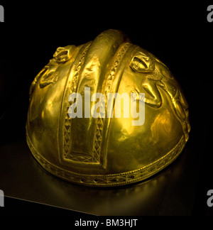 Casque d'or trésor Quimbaya de Colombie 200 Colombiens et 1000 AD Banque D'Images