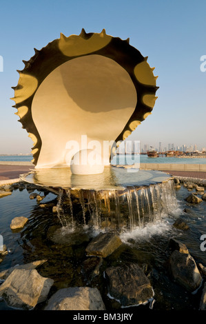 Qatar, Doha, Al Corniche, Pearl Monument Banque D'Images