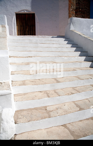 Escaliers, église de Santiago, ville de Castaño del Robledo, province de Huelva, Andalousie, Espagne Banque D'Images