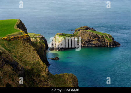 Vue de Carrick île sur la côte de Causeway de Moyle North Antrim Banque D'Images