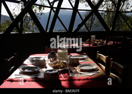 [Table] [dans le dôme géodésique] de [Bellavista Cloud Forest Reserve], Équateur, Amérique du Sud' Banque D'Images