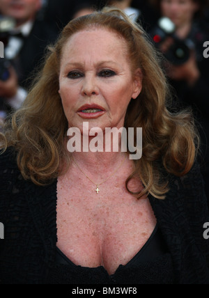 URSULA ANDRESS BIUTIFUL PREMIERE FESTIVAL DU FILM DE CANNES 2010 PALAIS DES FESTIVAL CANNES FRANCE 17 Mai 2010 Banque D'Images