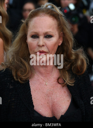 URSULA ANDRESS BIUTIFUL PREMIERE FESTIVAL DU FILM DE CANNES 2010 PALAIS DES FESTIVAL CANNES FRANCE 17 Mai 2010 Banque D'Images