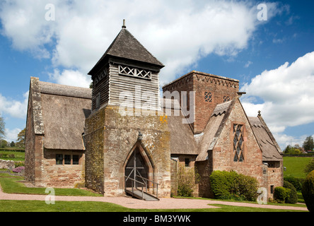 UK, Herefordshire, George Sanders, Tous les Saints de l'Église d'art et d'Artisanat, conçu par William Lethaby Banque D'Images