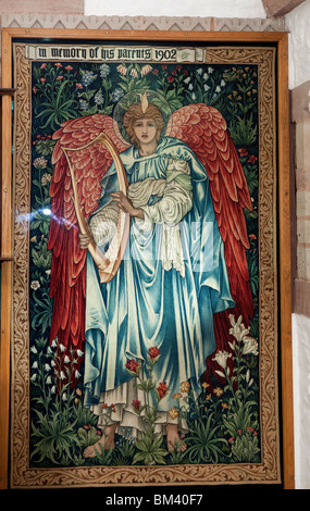 UK, Herefordshire, George Sanders, Tous les Saints de l'Église d'art et d'Artisanat, Edward Burne Jones textile à côté autel Banque D'Images