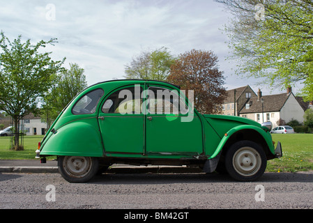 Citroën 2 CV Green Banque D'Images