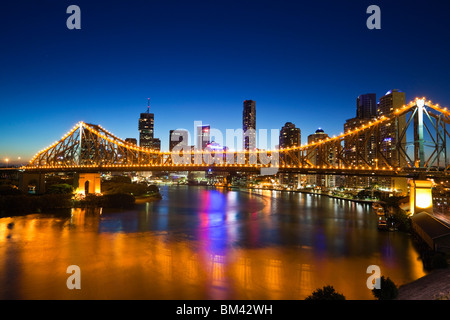 Story Bridge et sur les toits de la ville la nuit. Brisbane, Queensland, Australie Banque D'Images