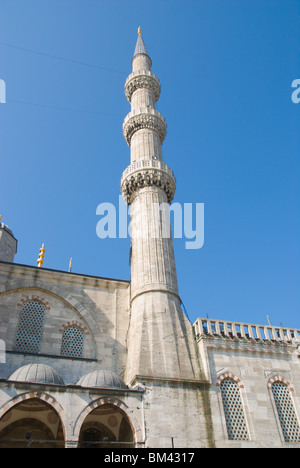 Minaret de la Mosquée Bleue (Sultan Ahmet Camii) Sultanahmet Istanbul Turquie Europe Banque D'Images