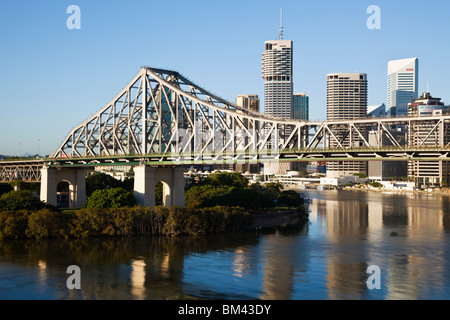 Story Bridge et sur les toits de la ville le long de la Brisbane River. Brisbane, Queensland, Australie Banque D'Images