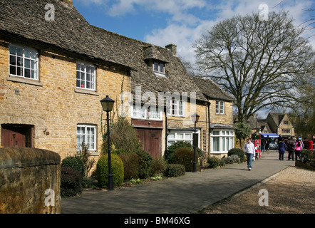 Le Cotswold Motor Museum sur Rue de Sherborne en Bourton-on-the-water, village populaire sur la rivière Windrush Banque D'Images