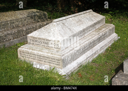 Tombe de Stinsford cimetière où le coeur de Thomas Hardy a été enterré. Ses cendres sont dans Poet's Corner à l'abbaye de Westminster Banque D'Images