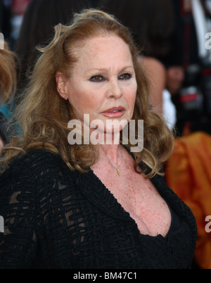 URSULA ANDRESS BIUTIFUL PREMIERE FESTIVAL DU FILM DE CANNES 2010 PALAIS DES FESTIVAL CANNES FRANCE 17 Mai 2010 Banque D'Images