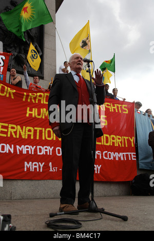 Tony Benn, s'exprimant lors de l'appel Mayday 2010 rassemblement à Trafalgar Square à Londres Banque D'Images