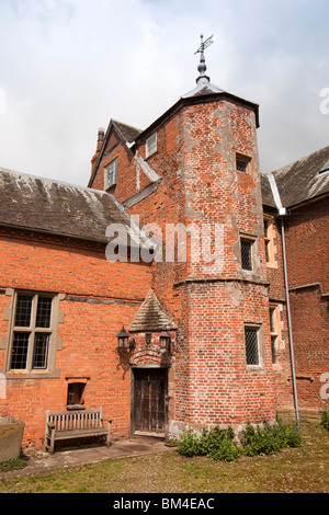 UK, Herefordshire, beaucoup Marcle, le pays historique, Hellens Manor House, tour de briques sur Tudor maison médiévale Banque D'Images
