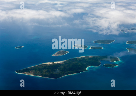 Îles près de Sorong, Raja Ampat, Papouasie occidentale, en Indonésie Banque D'Images