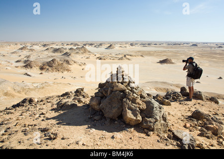 Tourisme La montagne de cristal, Désert de Libye, Egypte Banque D'Images