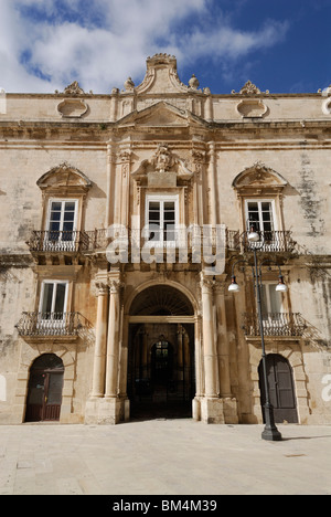 / Syracuse Syracuse. La Sicile. L'Italie. Ortigia. Palazzo Beneventano del Bosco, la Piazza del Duomo. Banque D'Images