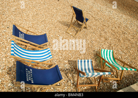 Des chaises vides sur le front de mer de Bognor, Sussex de l'Ouest - Banque D'Images