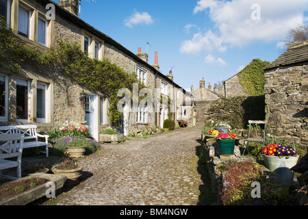 Rue pittoresque de Malham village, North Yorkshire, Angleterre. Banque D'Images