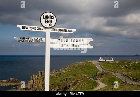 Poteau de signalisation à Land's End Cornwall Banque D'Images