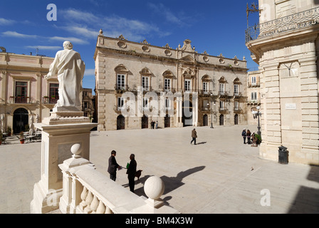 / Syracuse Syracuse. La Sicile. L'Italie. Ortigia. Palazzo Beneventano del Bosco, la Piazza del Duomo. Banque D'Images