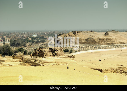 Le champ central de Gizeh, Le Caire, Egypte (tombeaux de roche, Tombe de Khentkawes, cimetière de l'Est, le Village de Nazlet el-Samman) Banque D'Images